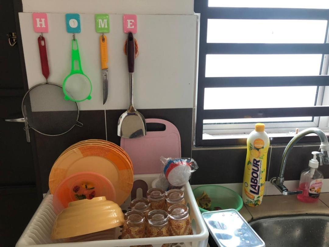 Hasnifana Homestay Seri Iskandar Exteriör bild