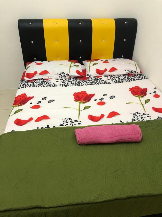 Hasnifana Homestay Seri Iskandar Exteriör bild